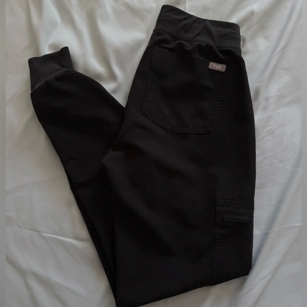 Women’s FIGS Zamora Jogger Scrub Pants - Picture 1 of 5